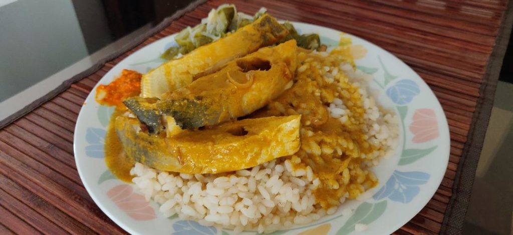 white pomfret curry
